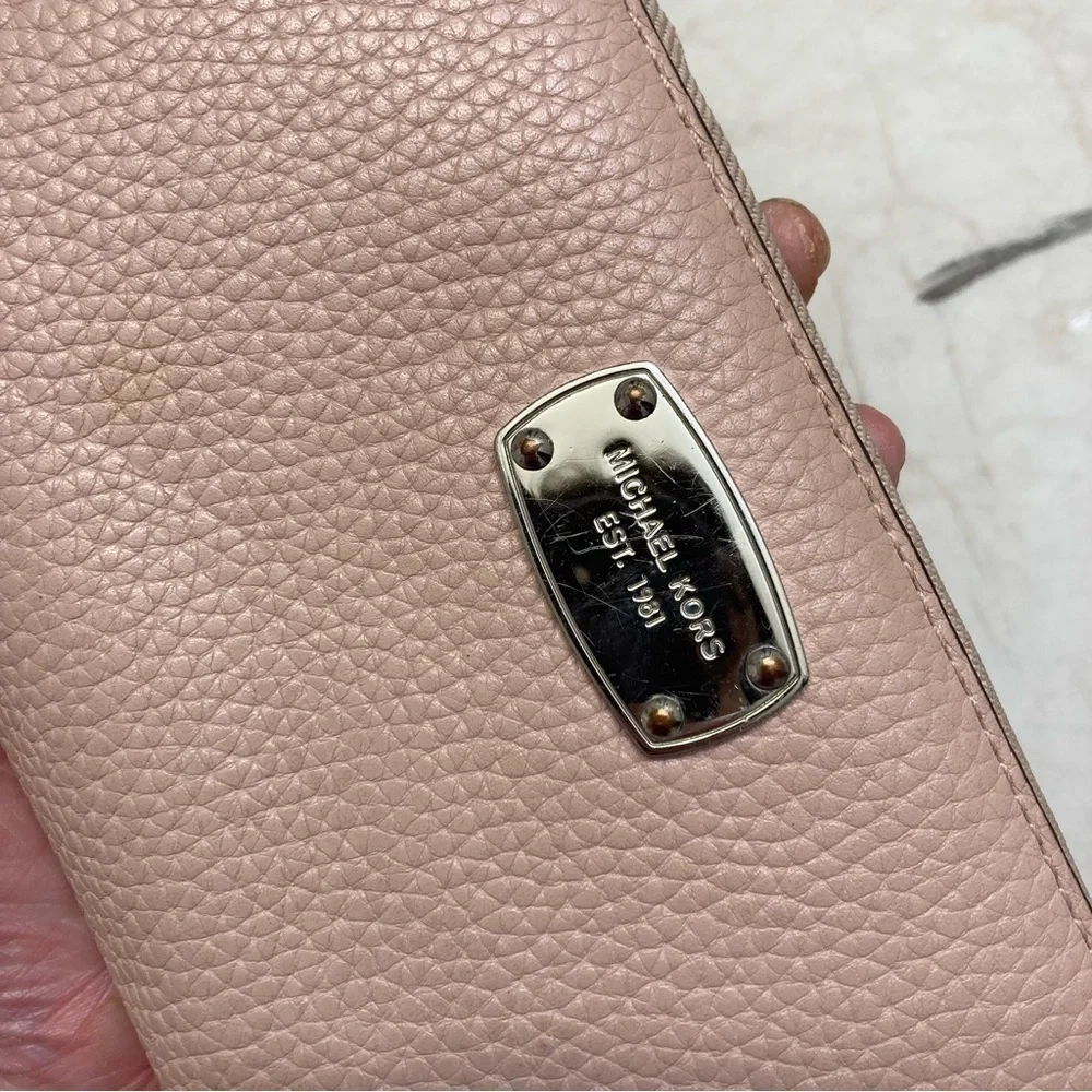 Michael kors pink leather zipper wristlet clutch bag